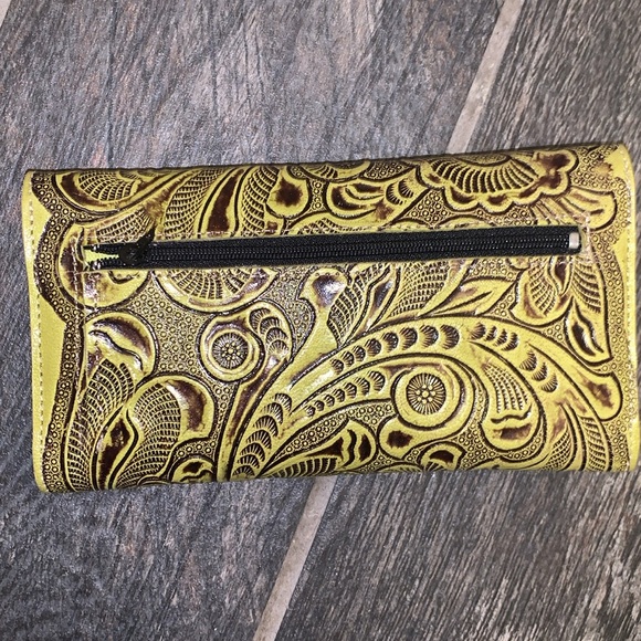 NEW! Beautiful Hand Tooled 100% Leather Lime Green With Coco Accent Wallet - Picture 8 of 10